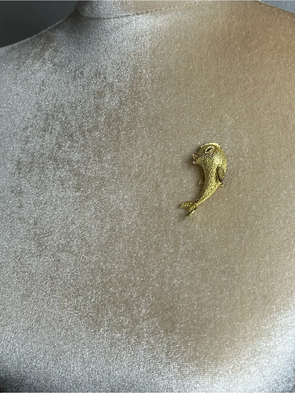 Vintage Dolphin textured gold tone brooch